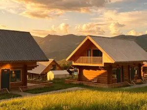 Yinshan·33 Vacation Homestay (Baihaba Store Scenic Area)