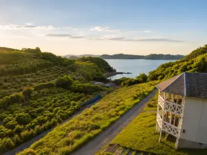 Ultra Private Off Grid Island Villa Near the Beach Mandarin Farm Setting