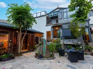 Xingyi Fenglian Yashe (Wanfenglin Xia Nahui Village Branch)
