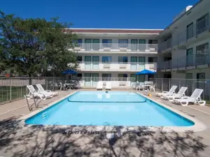 Motel 6 Roseville, MN - Minneapolis North