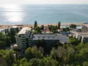 Palm Beach Hotel - All Inclusive with Free Beach Package & Private Beach