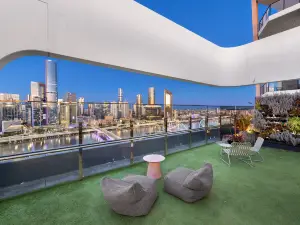 Art House Apartments by CLLIX 