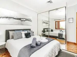 Easy Commute to Olympic Park – Cozy Rooms Near Station