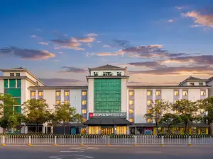 Echarm Hotel (Zhongxiang Railway Station Mochou Lake Road)