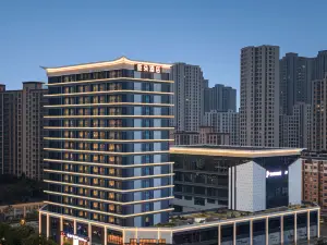 Lu'an Railway Station Xinghe Jiefang Square Atour Hotel