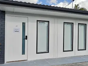 Modern Holland Park Unit with Easy City Access