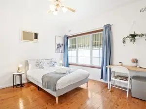 Cozy Rooms – Quiet Street, Close to Shops & Transit
