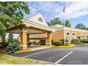 OYO GreenRidge Hotel