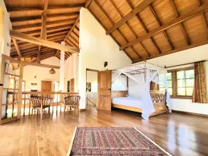 Luxury French "Cannelle  lake villa"