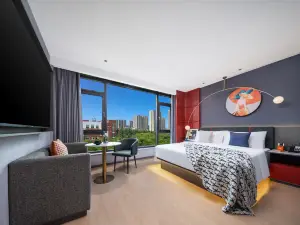 CEO·向岸ホテル（金華大堰河街ライトレール万達広場）