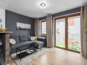 Lumina Comfy 2BR Apart with Parking & Balcony