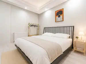 Maxi Homes Elissa 2BR Apartment in City Center