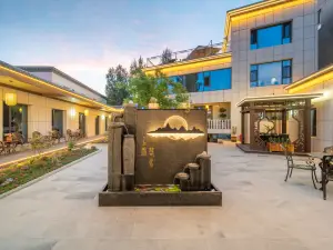 伊寧市隱塞小院民宿（六星街観光地）