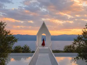 Fuxian Lake · Elephant Bookstore Mountain and Sea Hot Spring Resort (Moon Bay Wetland Park Branch)