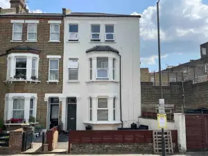 Sleeps 16 • Group Stay • Near Metro • Westfield