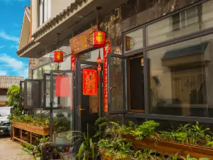 Rongshe Homestay (Daijia Alley)