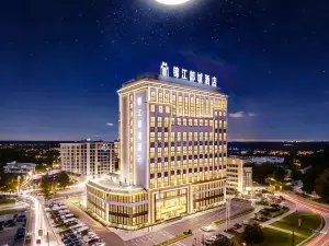 メトロポーロホテル（クムル駅乗客集散センター）