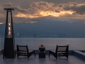 Dali Erhai Heart | Designer Villa · Full Seaview Music Vacation Art Homestay