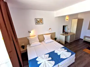 Largo Beach Hotel - All inclusive light - Promenade street - Best Location Sunny Beach