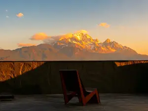 Nazhu Sky Courtyard Designer Snow Mountain View Homestay (Lijiang City Rizhao Jinshan Branch)