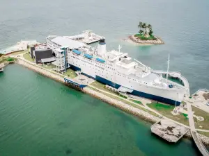 Doulos Phos The Ship Hotel