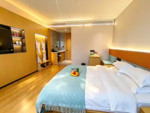 Lan Feng Hotel (Weining Caohai Convention and Exhibition Center)