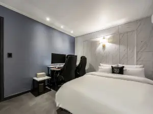 Incheon Seoknam Donkey Hotel