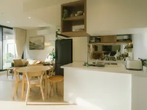 Designer South Melbourne Stay with City Views