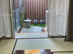 SUMIKA  stay with dog.