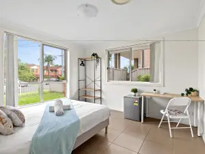 Comfortable Private Rooms – Steps from Train Station