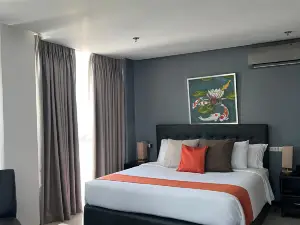 The Upperhouse Hotel Boutique Stay with City & River Views
