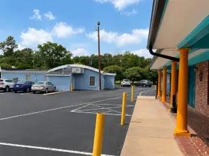Imperial Motel Near Marion HWY 76