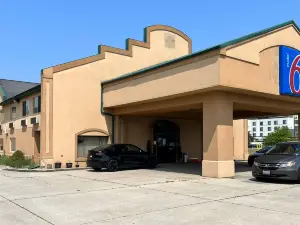 Studio 6 Elkhart, IN