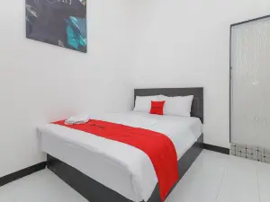 RedDoorz near Mayapada Hospital Surabaya
