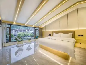 Linjianglou River View Boutique Hotel (Zhusheng Bridge Branch, Zhenyuan Ancient Town)