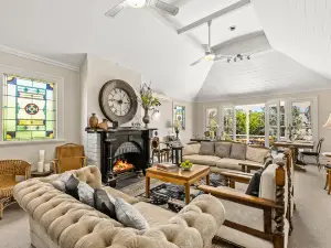Captains Retreat Apartments and Cottages