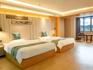 Manfeng Four Seasons Hotel (Cangwu)