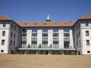 La Chapelle Hotel