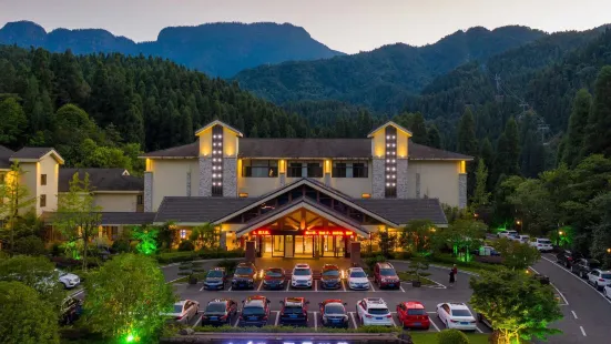 HongYa Minjiang Donghu Wawu Mountain Hot Spring Resort Hotel