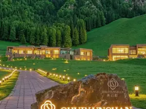 溫泉賽里木湖水雲杉野奢飯店