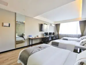 Charles Hotel (Yanji Korean Folk Park Dinosaur Kingdom Branch)