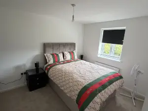 Beautiful New-Build Home in Grimsby With free parking