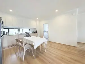 Sunny Nook Townhouse by Mooroolbark Train Stop Ground Floor Self Check-in