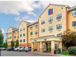 Motel 6 Suites Seattle Kent, WA
