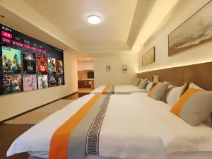 Westin Audio-Visual Homestay (Youth Street Subway Station & Color TV Tower Night Market Branch)