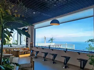 27 Degrees Blue Vacation Apartment