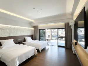 Shiping Yunshuijian Private Hot Spring Homestay (Yilong Lake)