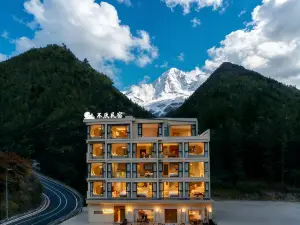 不厭・四時全酸素山荘（四姑娘山景区）
