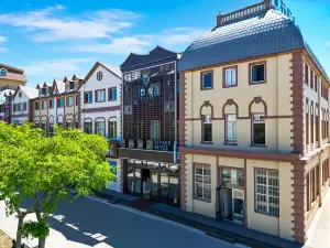 Genhe Right Bank Hotel