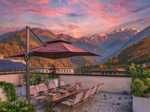 Buyou · Courtyard Hot Spring Inn (Visitor Center, Hailuogou Glacier Park, Moxi Ancient Town)